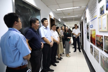 浙江省政协工会界别组来腾博官网诚信为本纸业调研新时期工匠造就工作