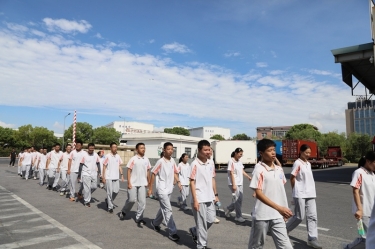 青春有梦 携手同业 | 浙江省平湖中学2024级高一新生生涯规划进建走进腾博官网诚信为本纸业